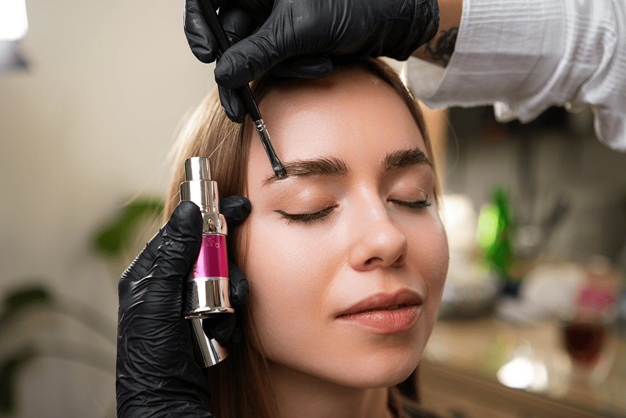 obrázek 3 Úprava obočí voskem – čistý tvar, Sabina Pavlovska